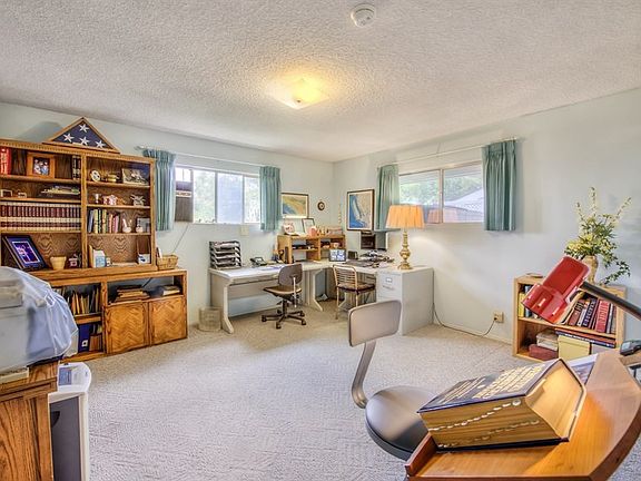 4th image of 1124 E Del Mar Ave