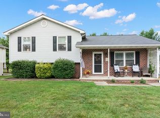 51 Mason Dixon Dr, Littlestown, PA 17340