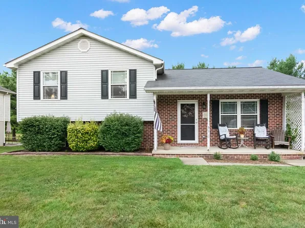 51 Mason Dixon Dr, Littlestown, PA 17340