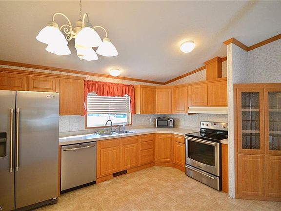5th image of 7 Cherry Ln #7