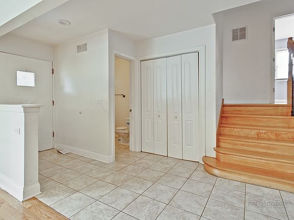 4th image of 7038 N Kedvale Ave