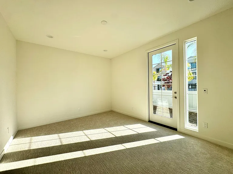 2543 Elderberry Ln — Photo 30