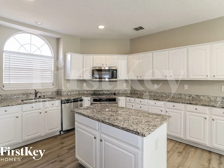 5210 Orlando Cir — Photo 4