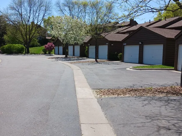 2445 Crestwood Dr, North Saint Paul, MN 55109