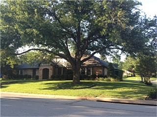 2nd image of 1114 Clubhouse Dr