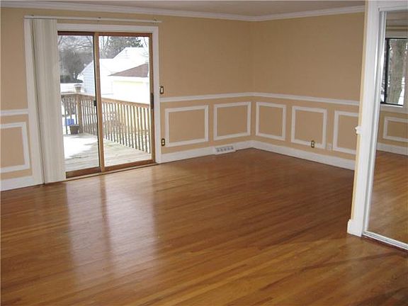 5th image of 126 Buckley Pl