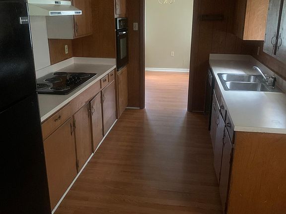 3rd image of 157 Belaire Dr