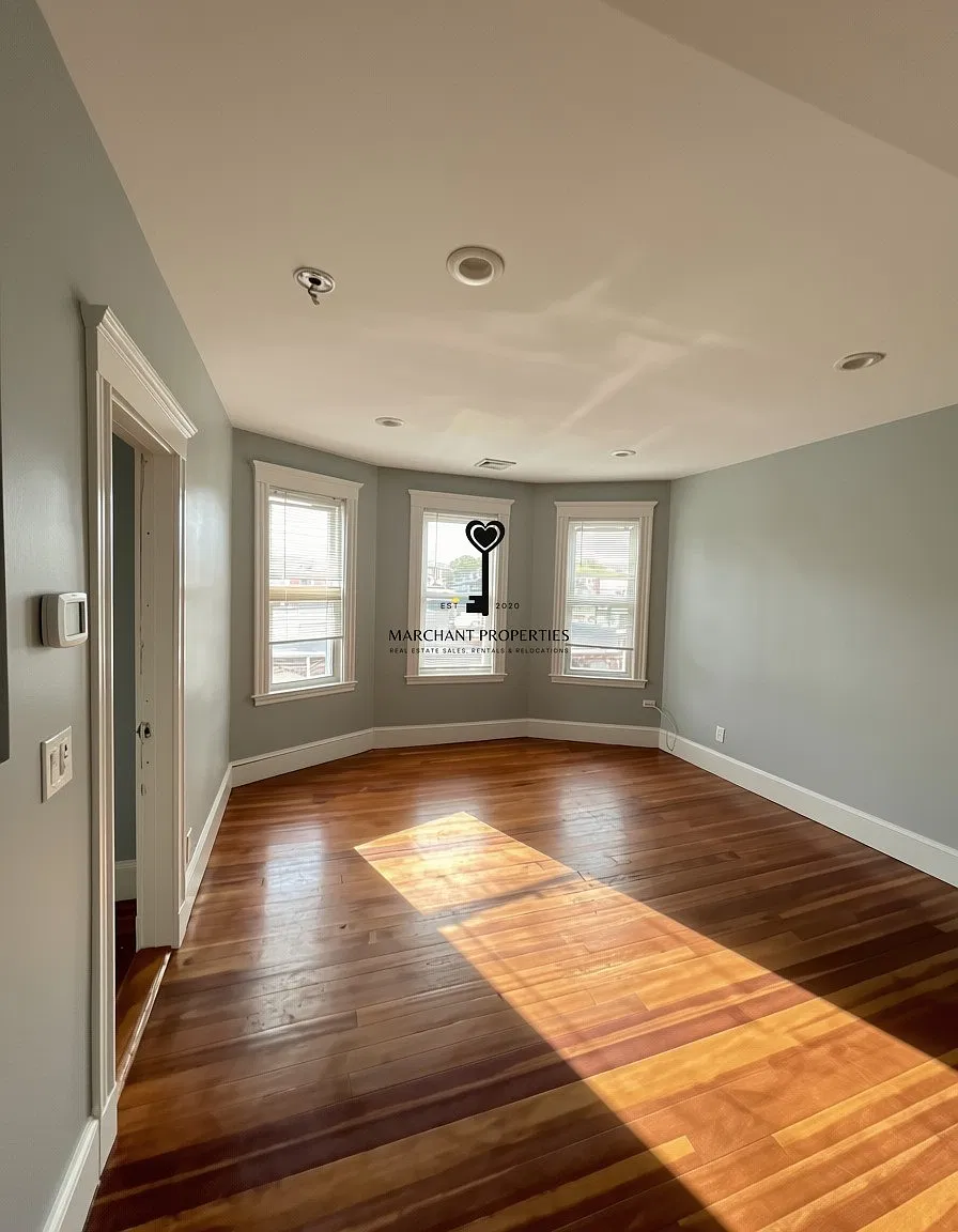 3 bed, 2.0 bath, 1200 sqft, $3,700 — Photo 2