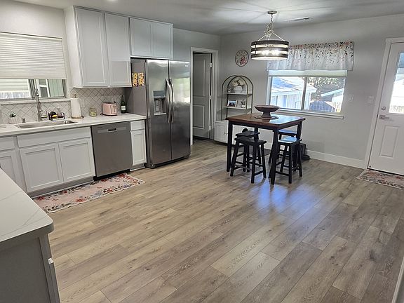 4th image of 2801 Henderson Rd