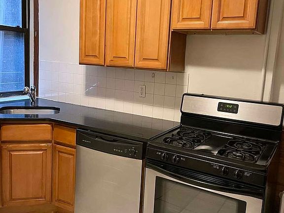 2nd image of 698 Amsterdam Ave #2NN