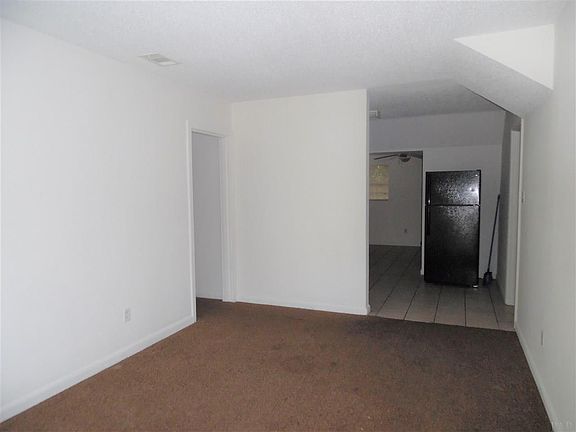 2nd image of 110 W Garfield Dr