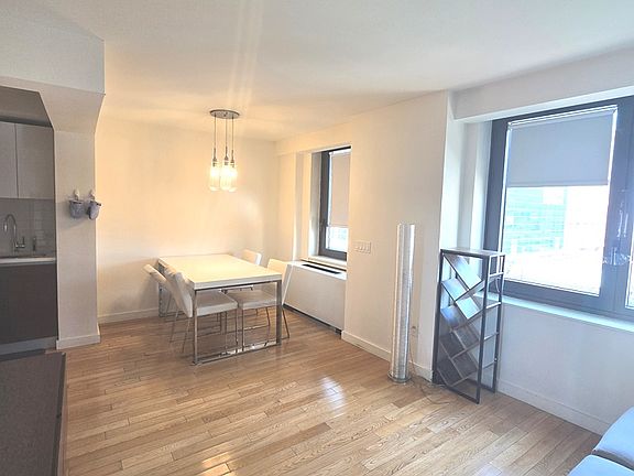 4th image of 3916 Prince St #10