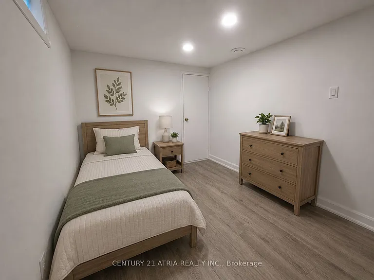 21 Meadowview Ave #LOWER — Photo 10