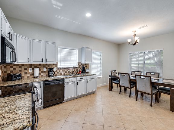 4th image of 7941 Flagstone St