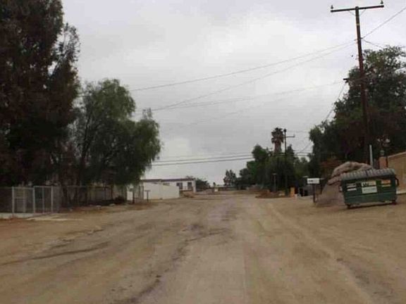 Exterior Neighborhood (street photo)