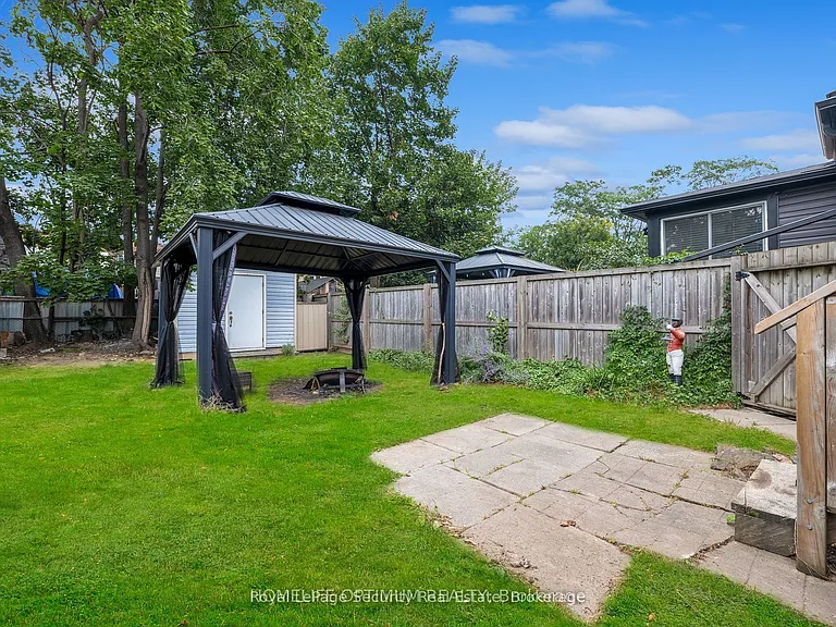 35 Bayfield Ave — Photo 22