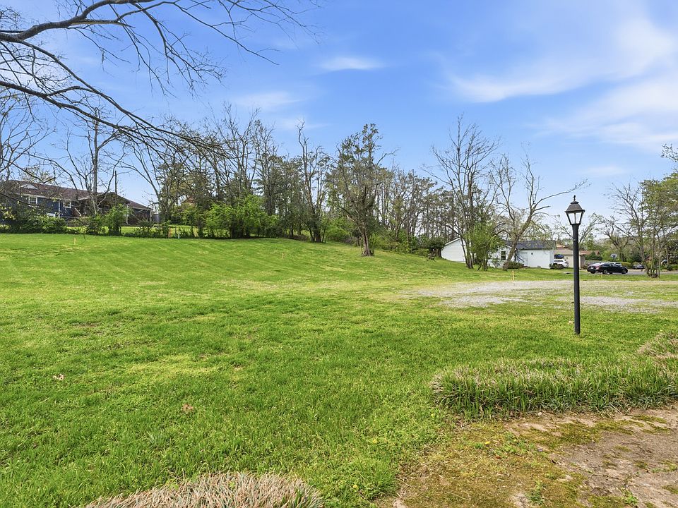 2nd image of 209 Hicks Rd