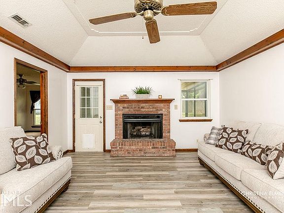 5th image of 118 Crestwood Cir