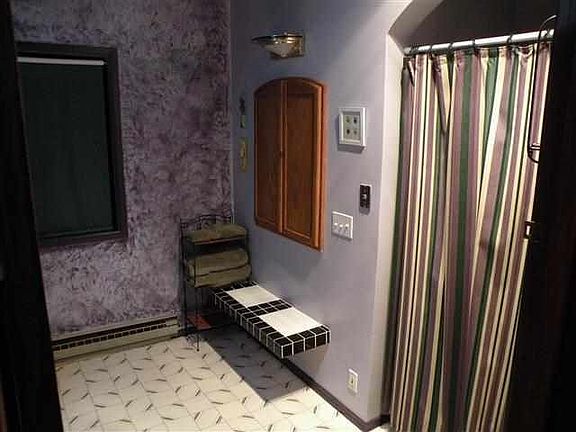 4th image of 411 E Logan Ave