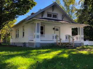 516 10th St, Three Rivers, MI 49093