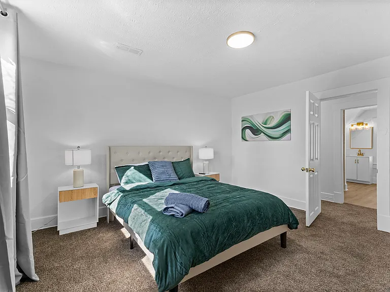 113 S Traub Ave — Photo 20