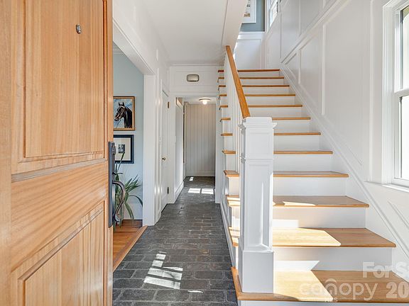 3rd image of 22 Kenilwood Pl