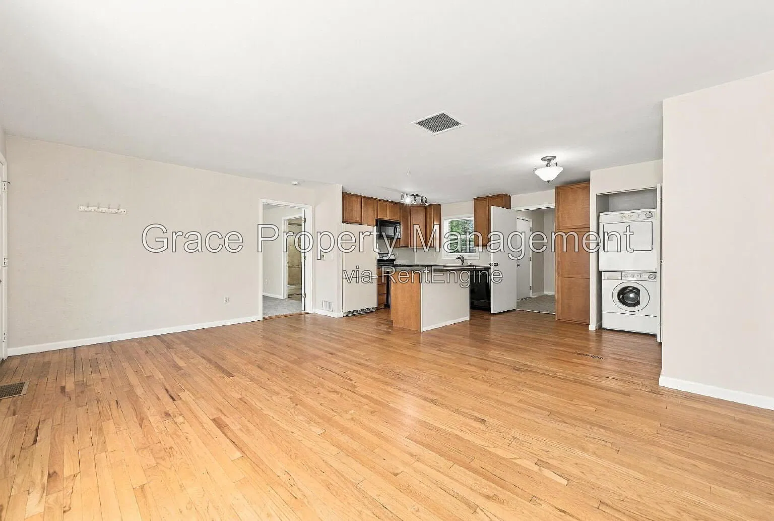 3 bed, 2.0 bath, 1038 sqft, $2,550 — Photo 2