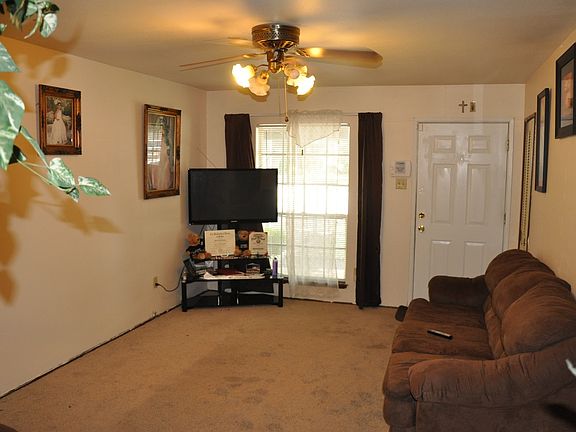 4th image of 3805 Mayflower Dr