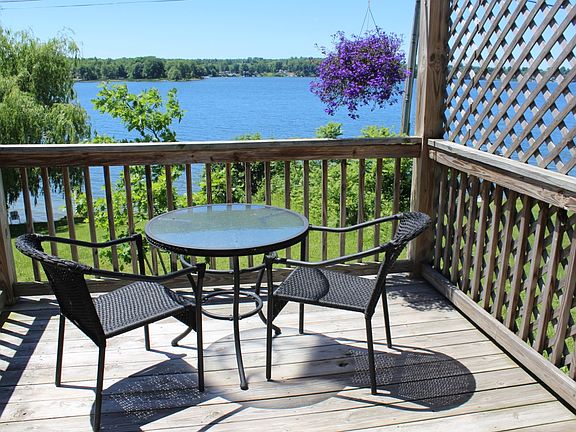Private Deck Mstr. Bedroom