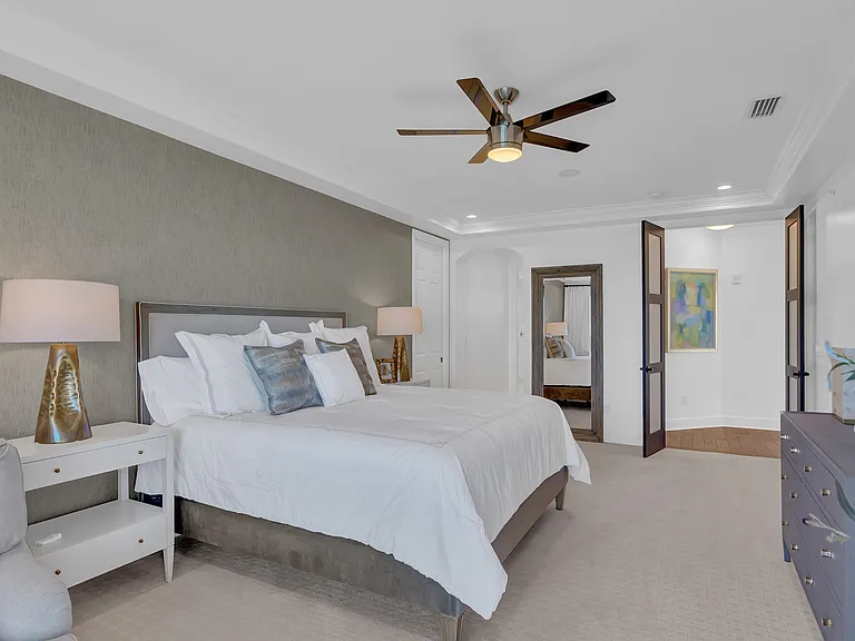 4866 S Harbor Dr #401 — Photo 12