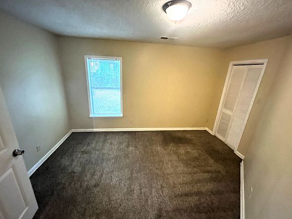 3rd image of 1037 W Walthal Cir