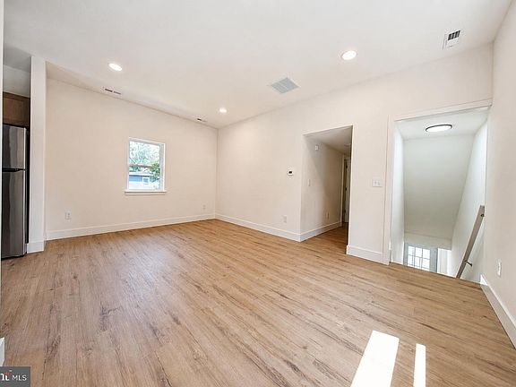 5th image of 10 Myrtle Ave #B