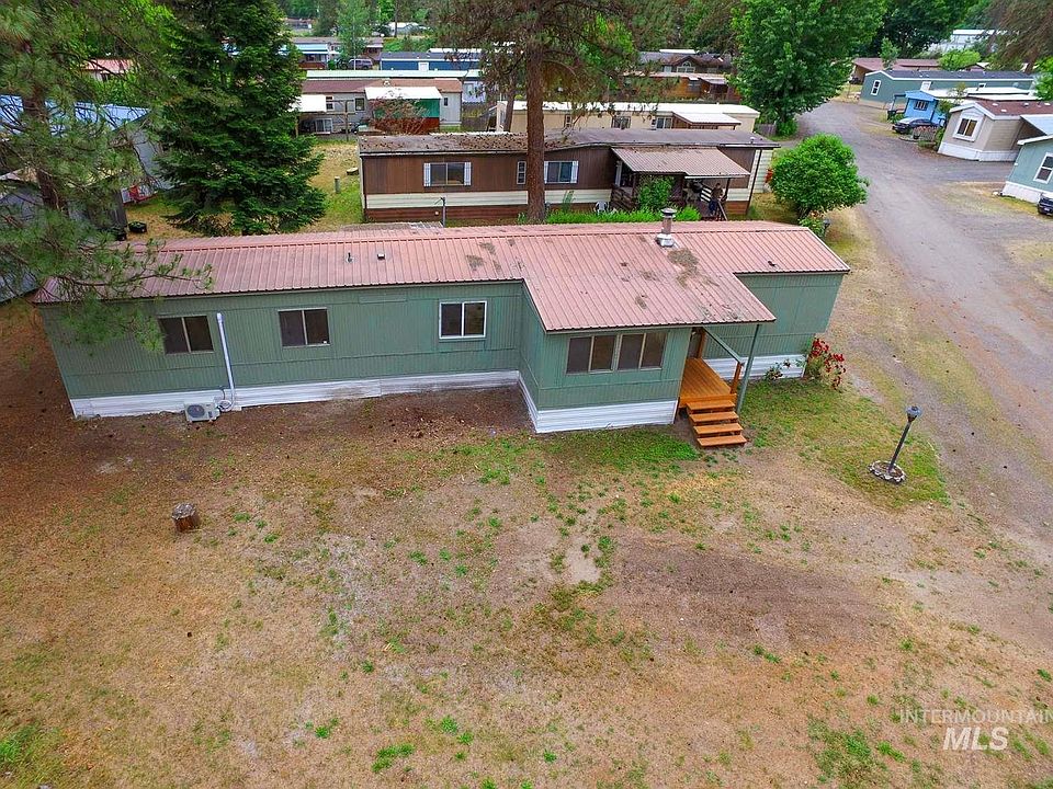 1st image of 16 Kokanee Ln