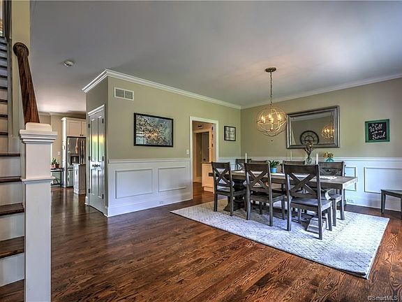 3rd image of 85 Wesley Dr