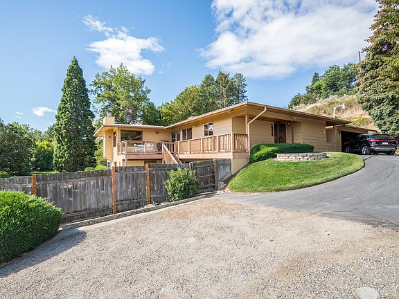 2nd image of 1934 Mulberry Ln