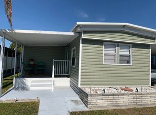 27 Flores Dr, Palmetto, FL 34221