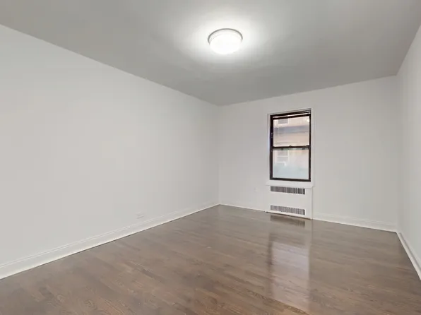 221 East 18th Street 1E image 5 of 6