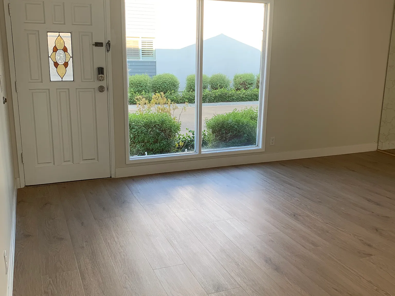 4 bed, 2.5 bath, 1327 sqft, $3,750 — Photo 2