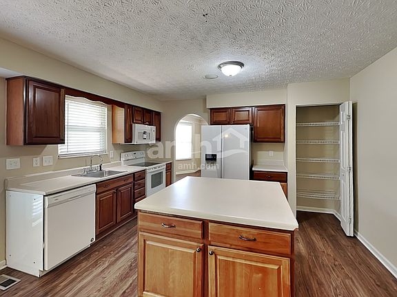 3rd image of 35 Langtree Dr