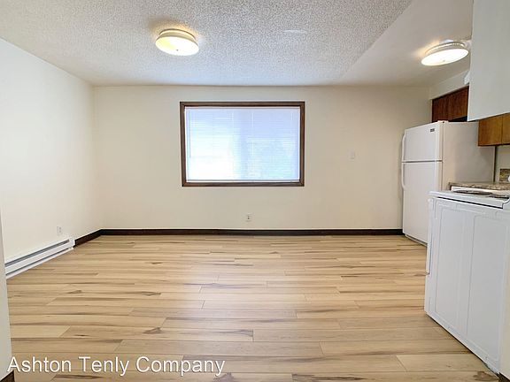 4th image of 139 NW Jackson St APT 6