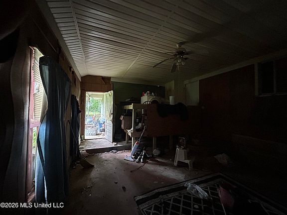 2nd image of 915 White St