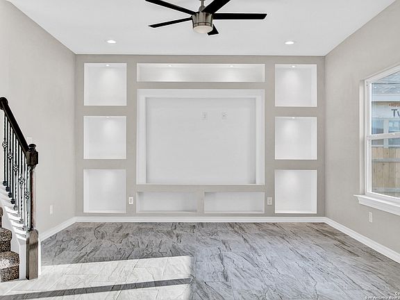 4th image of 2557 Ayers Dr