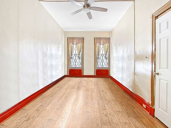 4th image of 129 Woodbine St