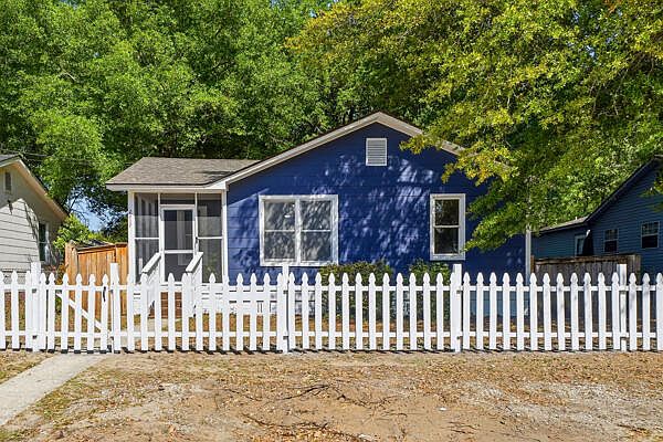 1st image of 2217 Cambridge Ave