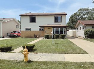 932 N Neva Ave, Addison, IL 60101