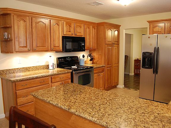 4th image of 3007 Fairway Dr