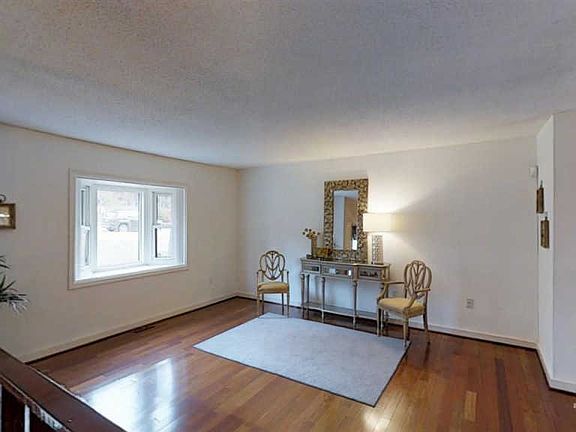 2nd image of 19 Burgess Ln