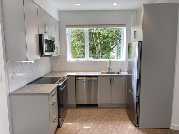 3rd image of 11416 NE 92nd St #B