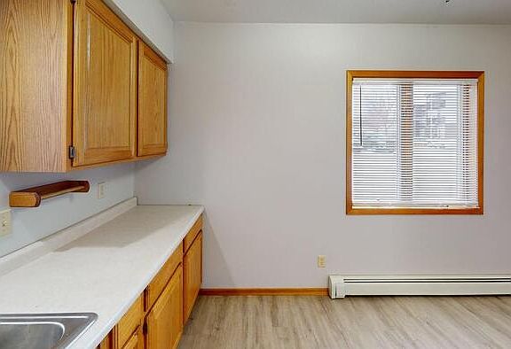 2nd image of 1943 E Capitol Ave APT 2