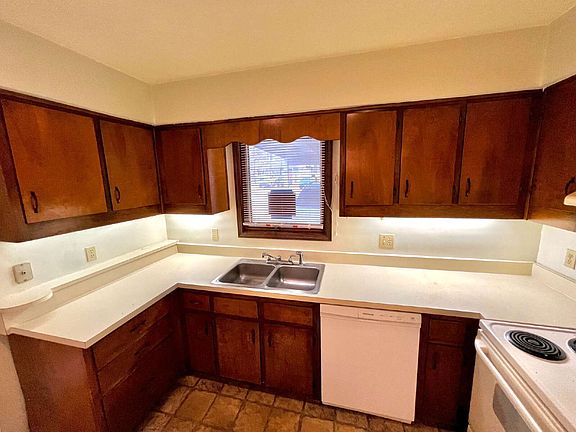 4th image of 2321 Merrigan Pl